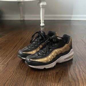 Nike Men's Black and Gold Sneakers